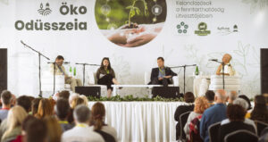 Pódiumbeszélgetés az Öko Odüsszeia fenntarthatósági konferencián Krisna-völgyben – professzionális konferenciafotózás és rendezvénydokumentálás a FotoFilo-tól.